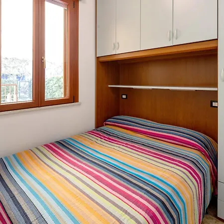 Lira Con Giardino Apartman *