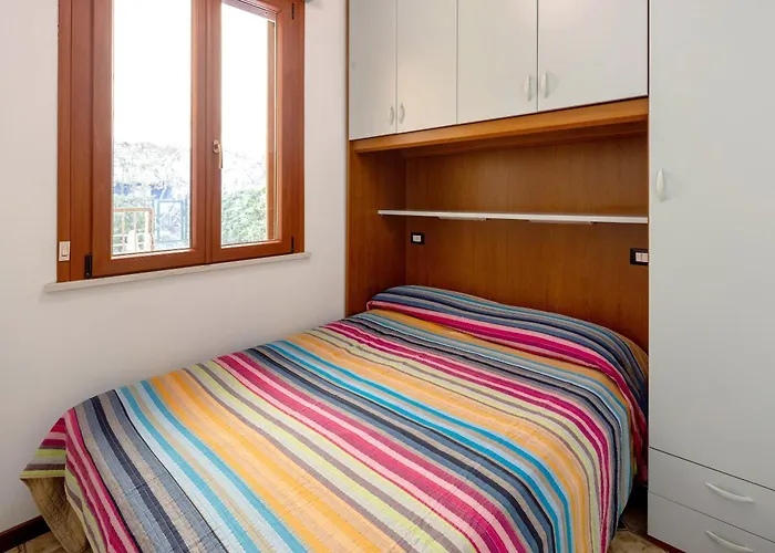 Lira Con Giardino Apartment *